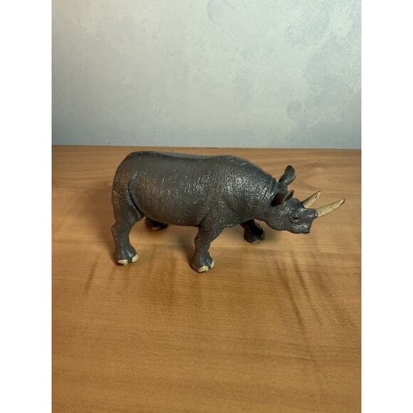 Terra by Battat Rhino Hard Plastic PVC Figurine 5.5" - Picture 3 of 7